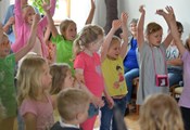 Kindersingen im Schulmuseum Ichenhausen